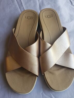 UGG Women's Rose Gold Crisscross Slide Sandals Size 10